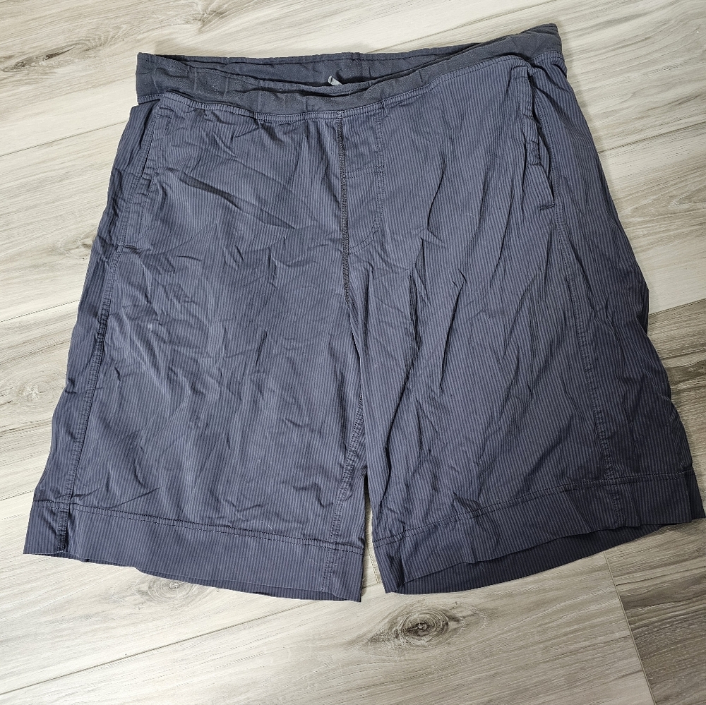 lululemon athletica Men's Flat Front Shorts in Navy Pinstripe